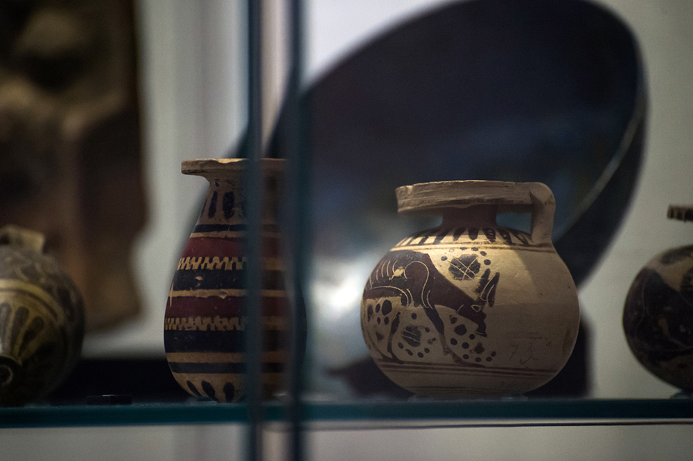 Ces vases à parfum étaient des offrandes de valeur dans les sanctuaires. © Félix Imhof / UNIL