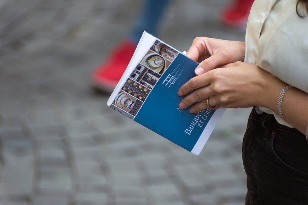 Le guide propose quatre itinéraires thématiques pour déambuler à Lausanne en découvrant ses trésors d'architecture commerciale.