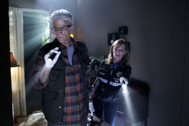 CSI?: Las Vegas. D.B. Russell (Ted Danson) et Catherine Willows (Marg Helgenberger) dans la 12e saison des Experts. © Sonja Flemming/RTS /CBS Entertainment
