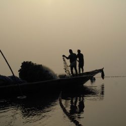 Pêcheurs sur le Chilika Lake. © Oskar Hnatek