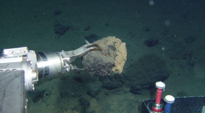 Des petit-volcans sous-marins révèlent l&rsquo;évolution et les interactions entre les différentes enveloppes de notre planète