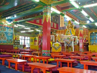 Partir, méditer sur le soi, et se transformer? Ethnographie d’un tourisme de retraite bouddhiste dans l’Himalaya indien