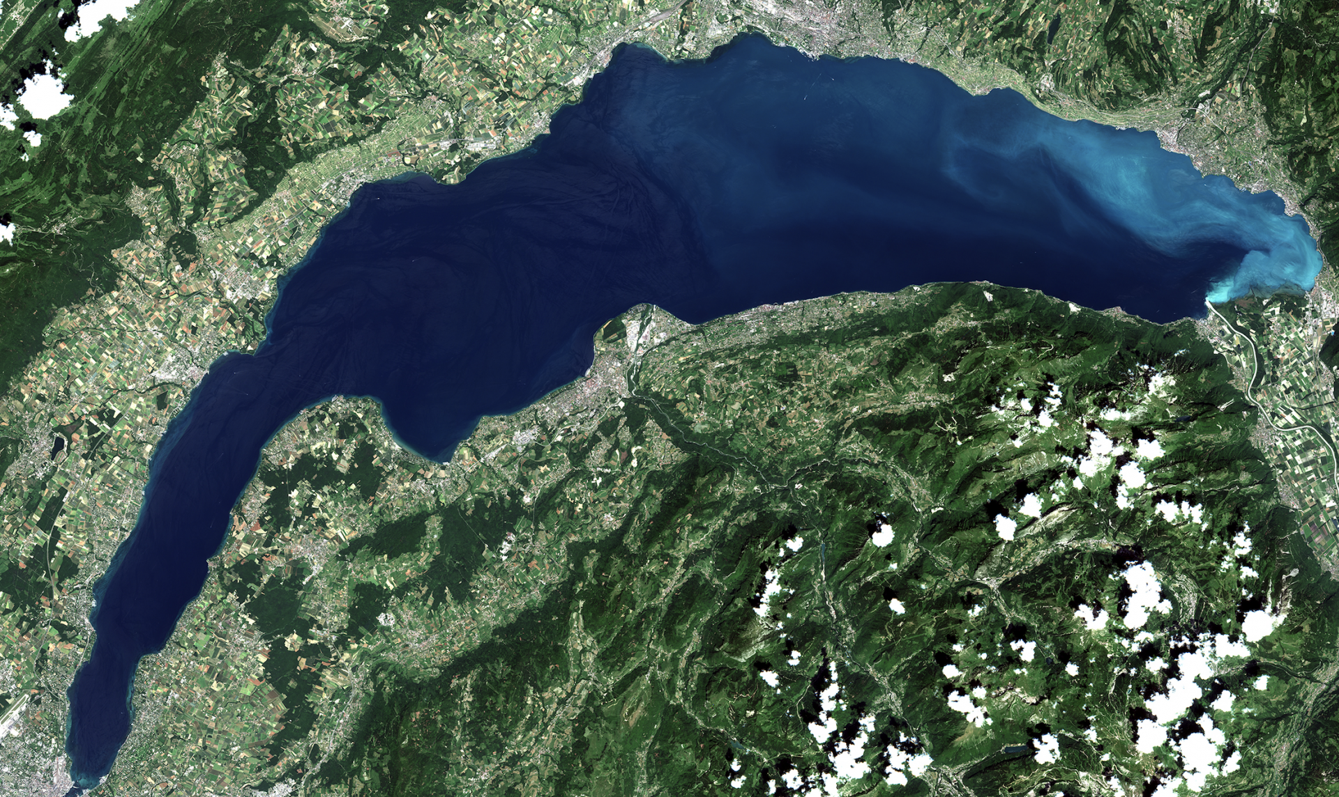 Озеро спутник. Озеро Байкал снимок со спутника. Озеро Байкал на карте со спутника. Озеро Байкал вид сверху. Космоснимок Байкала.