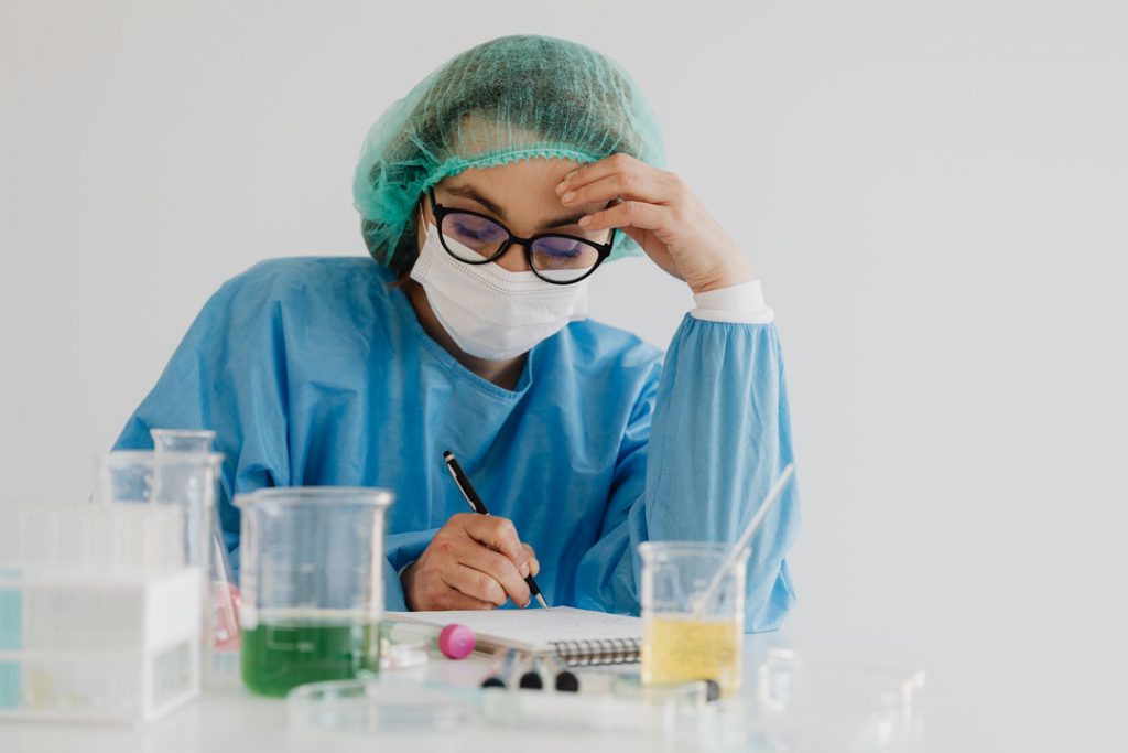kaboompics lab researcher reviewing notes during experiment 26257
