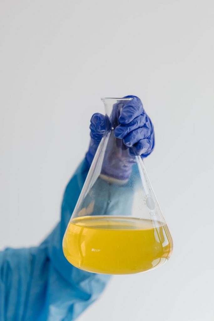 kaboompics yellow liquid chemistry experiment with copy space 26325