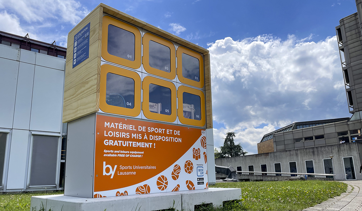Une station de casiers connectés près de l'Anthropole, sur le campus de Dorigny. © Fabrice Ducrest / UNIL