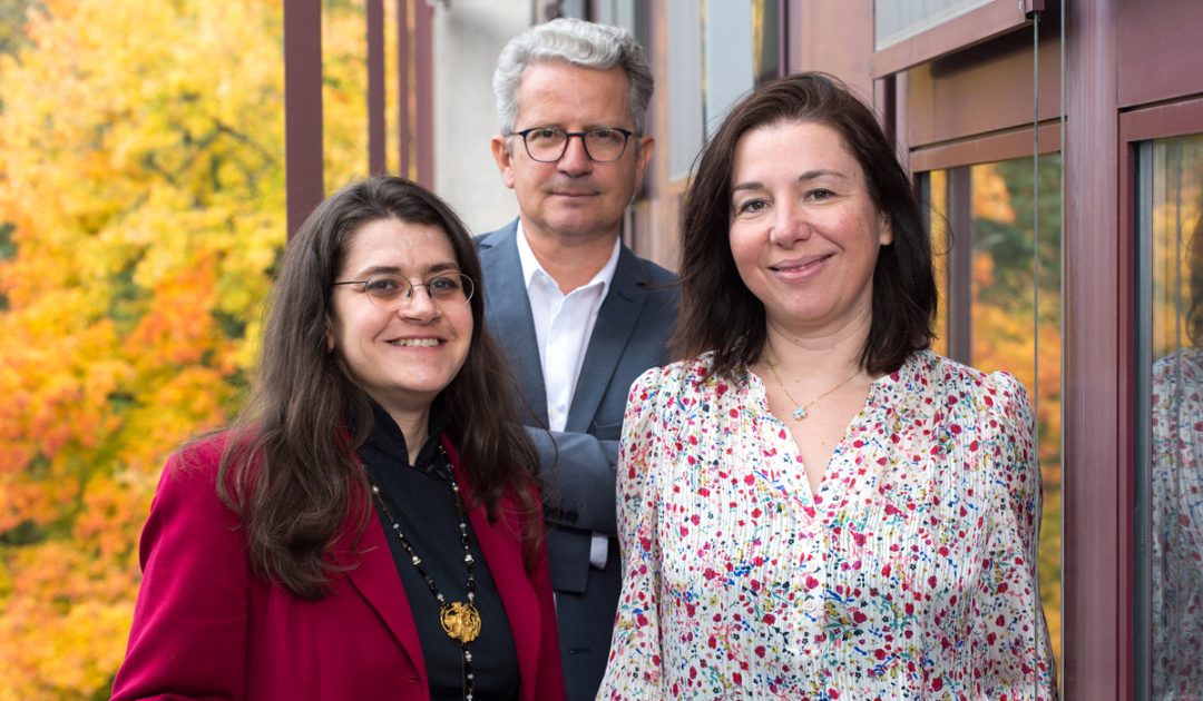 Valentina Ponzetto (à gauche) avec ses collègues Lise Michel et Marc Escola. © F. Imhof / UNIL