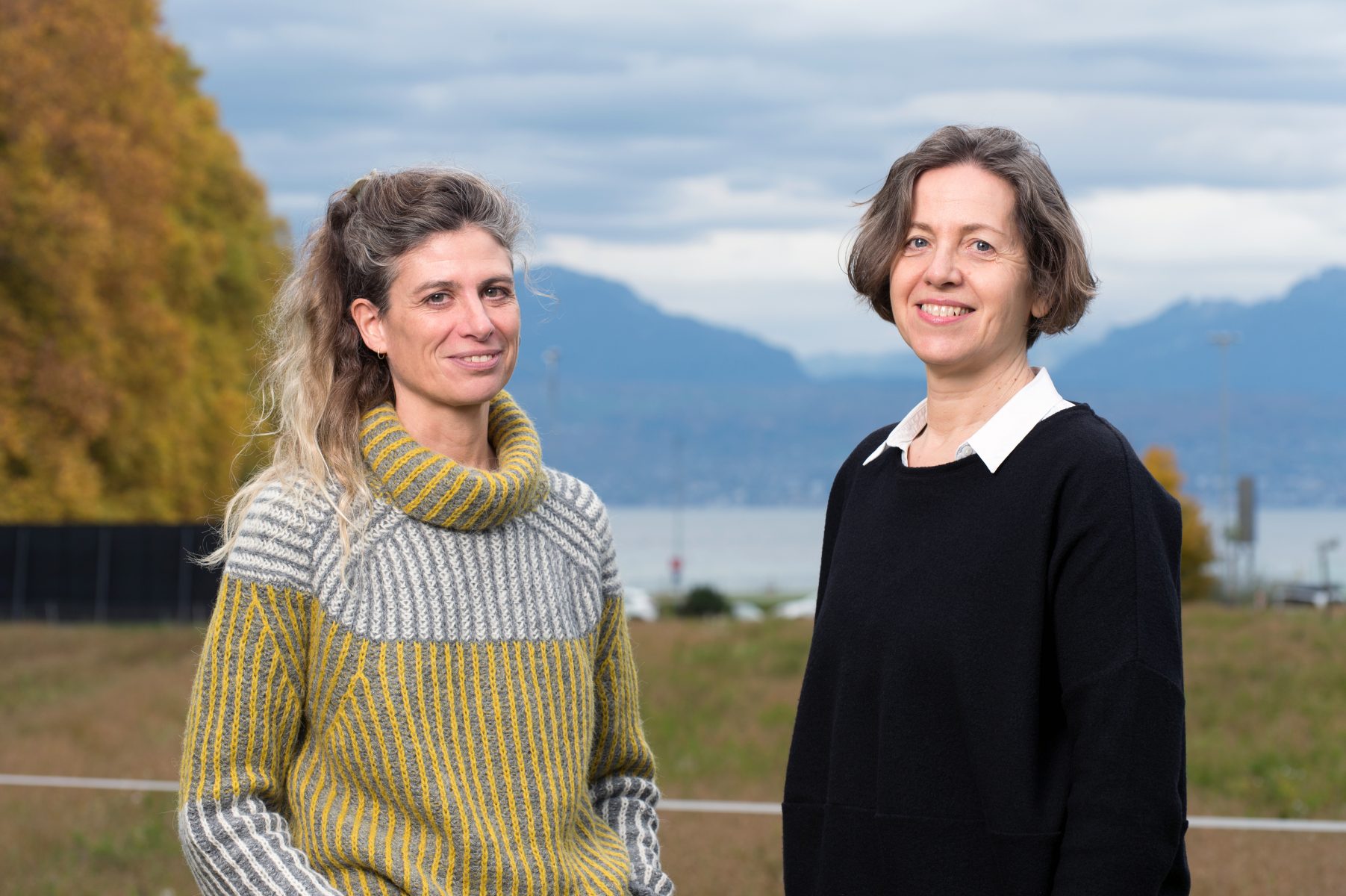 Martine Schaer (à gauche) et Verity Elston (à droite) oeuvrent toutes deux au sein du Graduate Campus pour le développement professionnel des scientifiques de l'UNIL. © Félix Imhof / UNIL