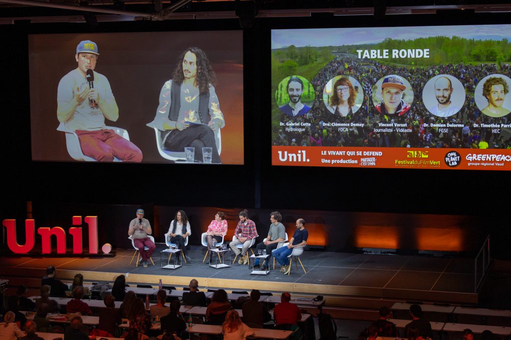projection du film le vivant qui se défend. table ronde 1