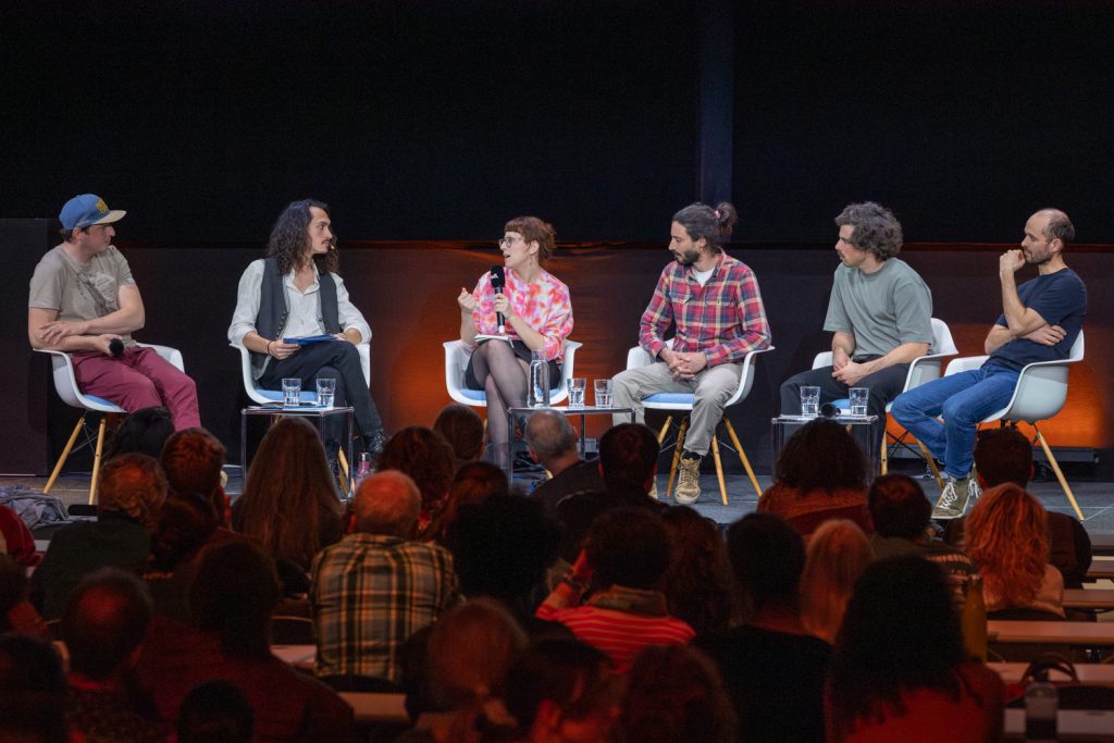 projection du film le vivant qui se défend. table ronde 2