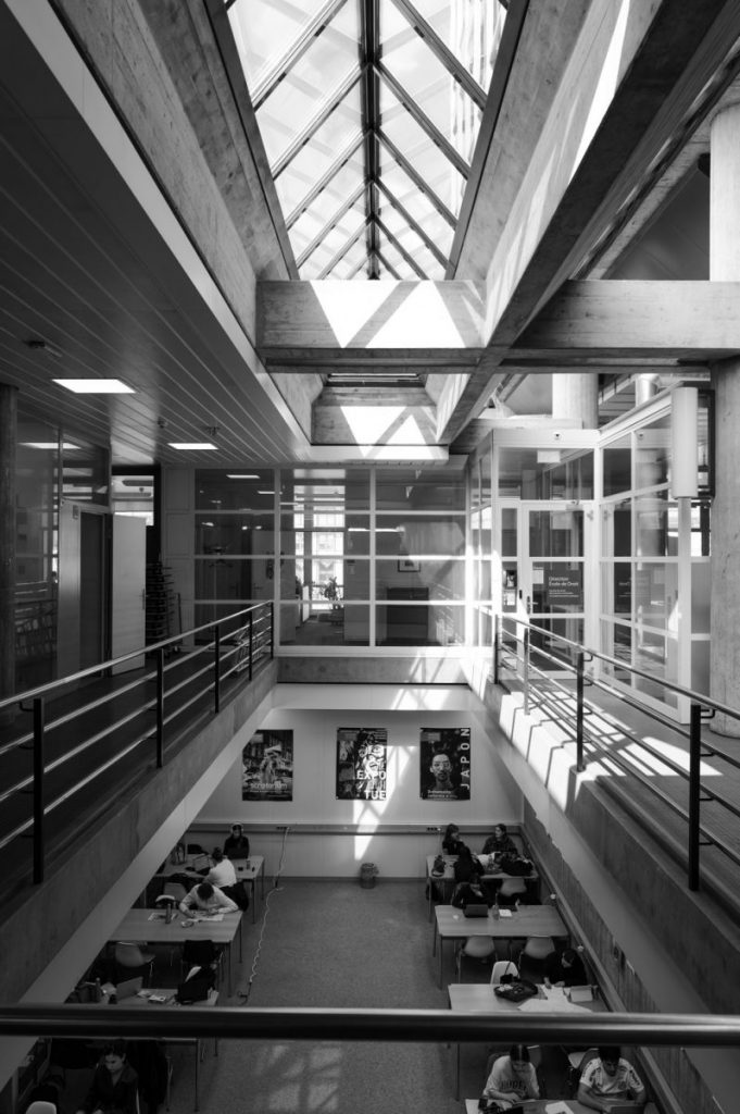 À la bibliothèque de l'Internef