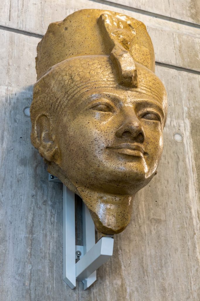 Tête égyptienne à Anthropole